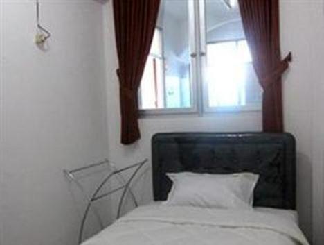 Providence Homestay Surabaya Room photo